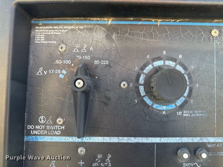 image for item DO7616 2001 Freightliner FL70 utility / service truck