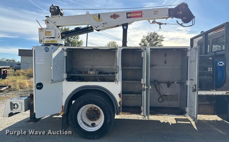 image for item DO7616 2001 Freightliner FL70 utility / service truck