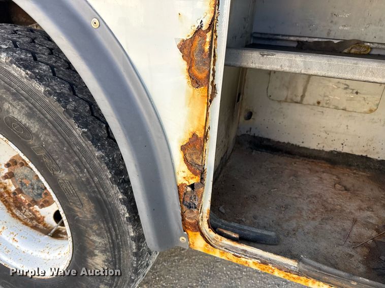 image for item DO7616 2001 Freightliner FL70 utility / service truck