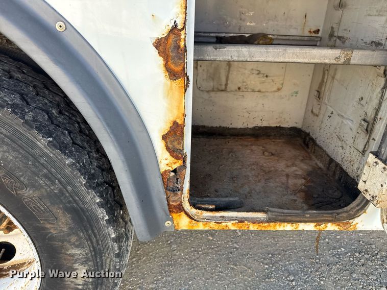 image for item DO7616 2001 Freightliner FL70 utility / service truck