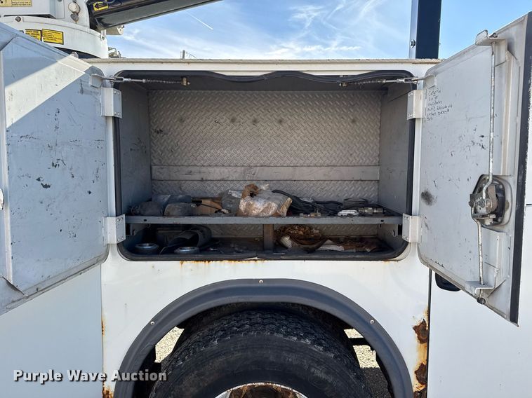 image for item DO7616 2001 Freightliner FL70 utility / service truck