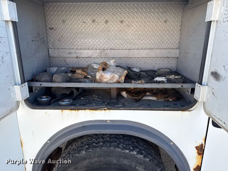 image for item DO7616 2001 Freightliner FL70 utility / service truck