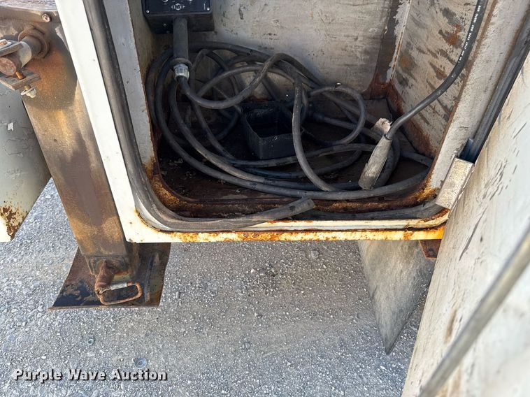 image for item DO7616 2001 Freightliner FL70 utility / service truck