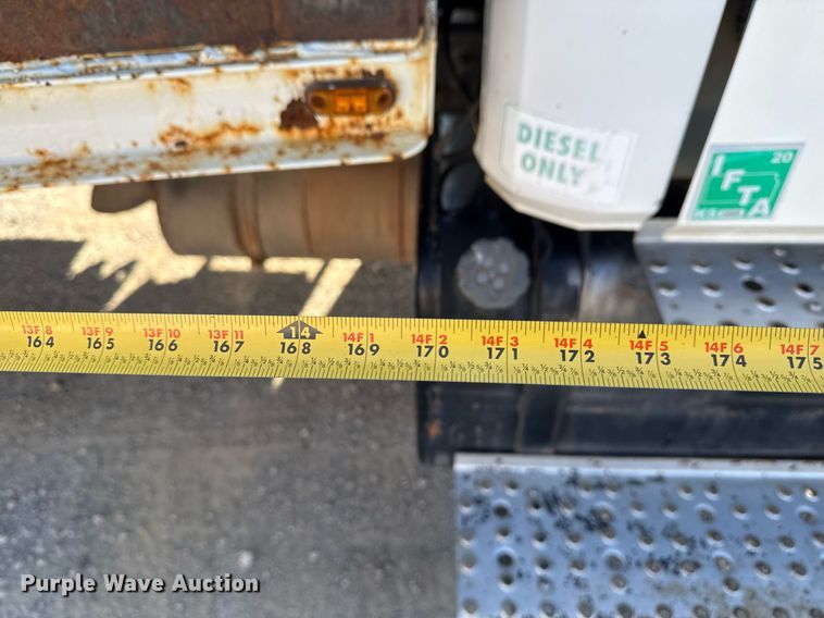 image for item DO7616 2001 Freightliner FL70 utility / service truck