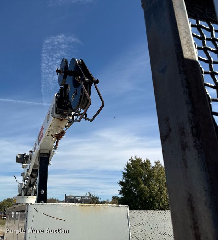 image for item DO7616 2001 Freightliner FL70 utility / service truck