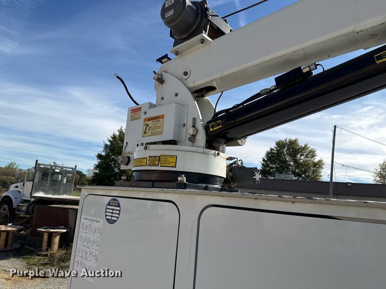 image for item DO7616 2001 Freightliner FL70 utility / service truck