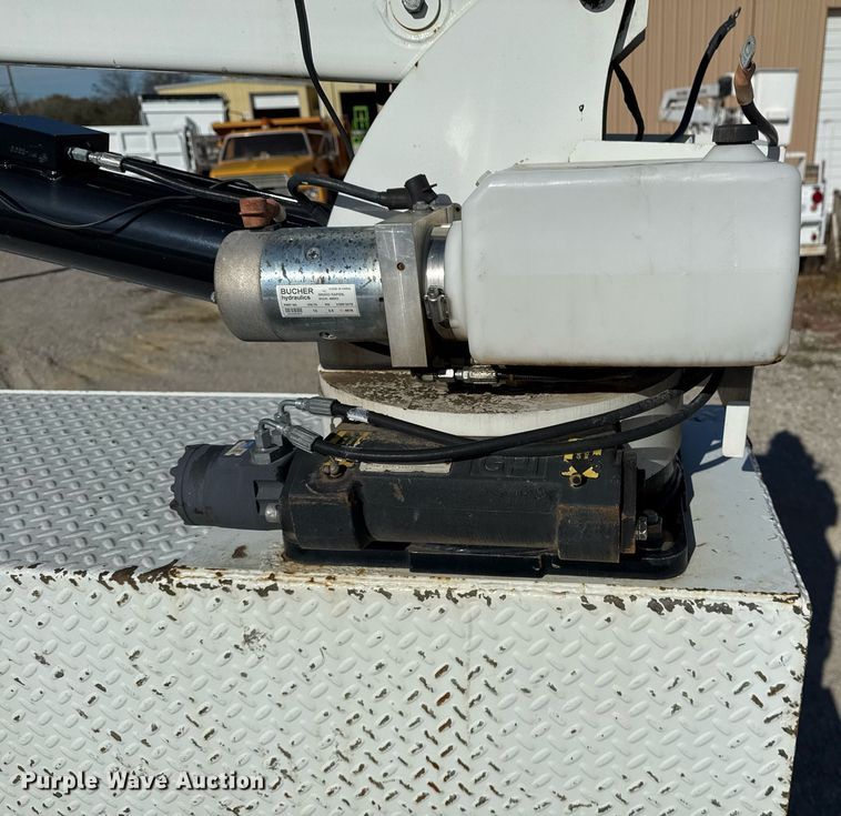 image for item DO7616 2001 Freightliner FL70 utility / service truck