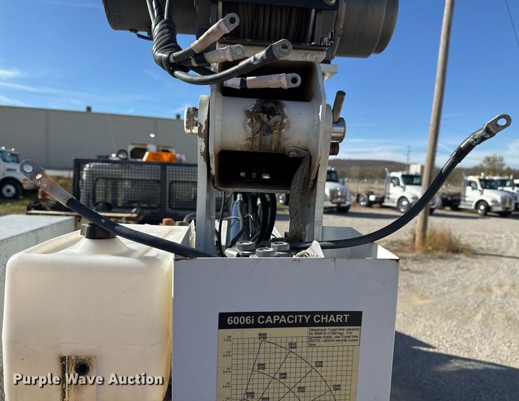 image for item DO7616 2001 Freightliner FL70 utility / service truck