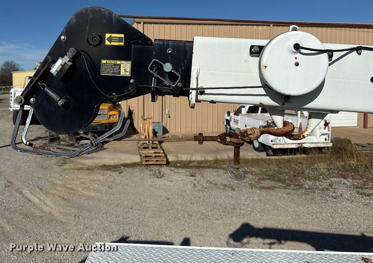 image for item DO7616 2001 Freightliner FL70 utility / service truck