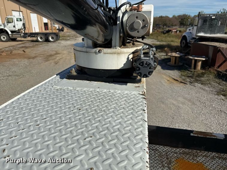 image for item DO7616 2001 Freightliner FL70 utility / service truck