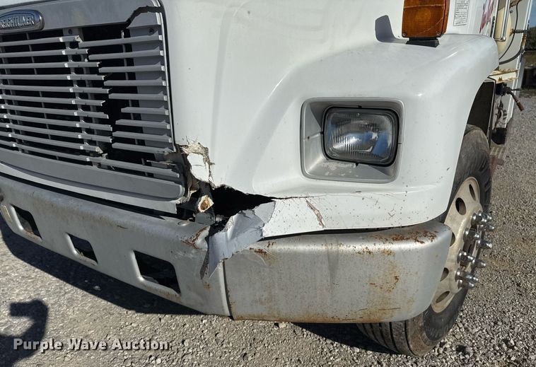 image for item DO7616 2001 Freightliner FL70 utility / service truck