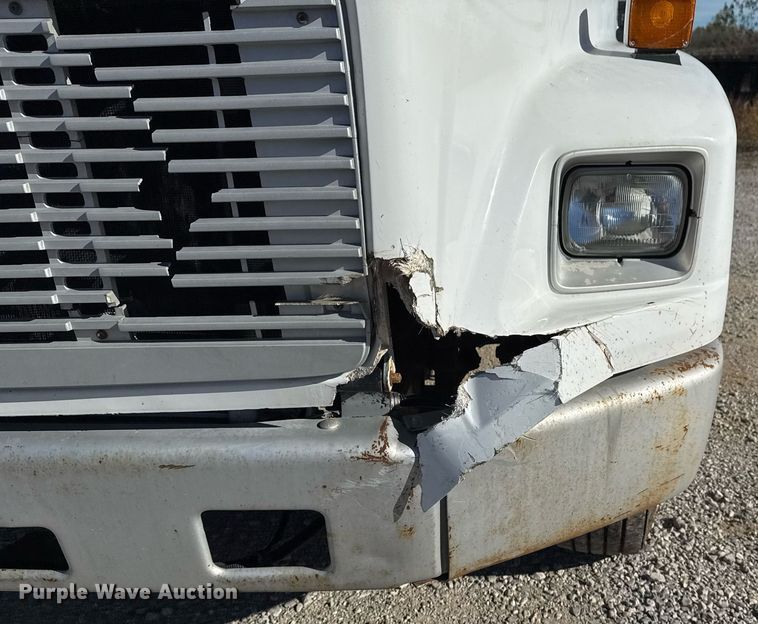 image for item DO7616 2001 Freightliner FL70 utility / service truck