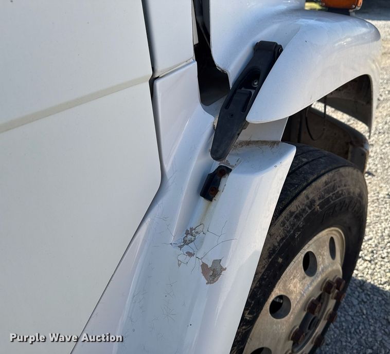 image for item DO7616 2001 Freightliner FL70 utility / service truck