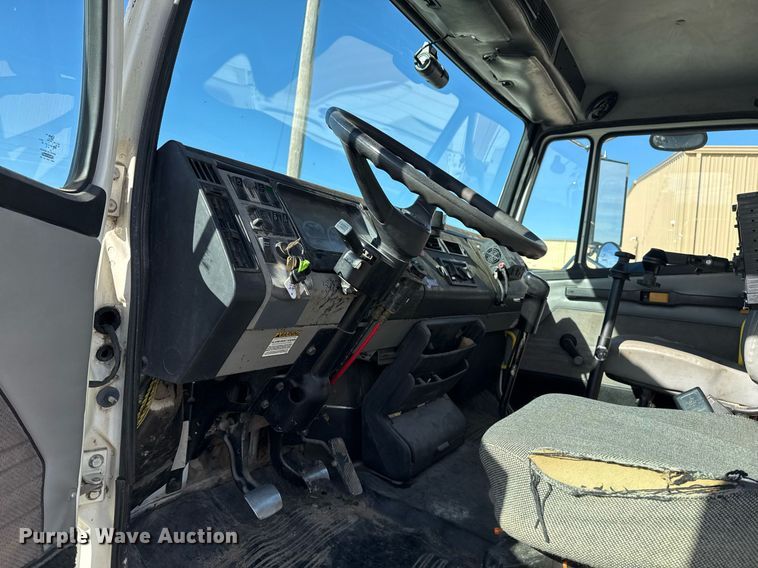 image for item DO7616 2001 Freightliner FL70 utility / service truck