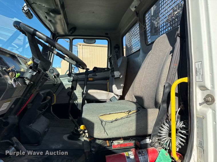 image for item DO7616 2001 Freightliner FL70 utility / service truck