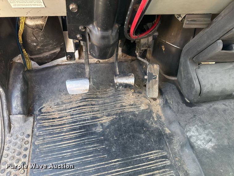 image for item DO7616 2001 Freightliner FL70 utility / service truck