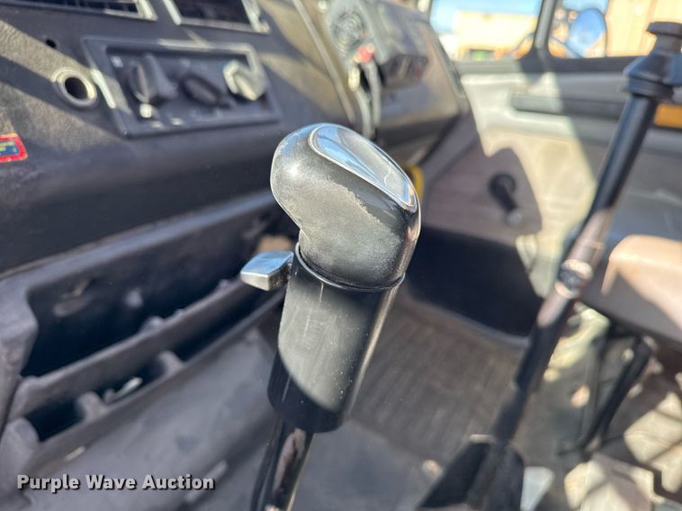 image for item DO7616 2001 Freightliner FL70 utility / service truck