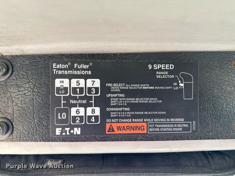 image for item DO7616 2001 Freightliner FL70 utility / service truck