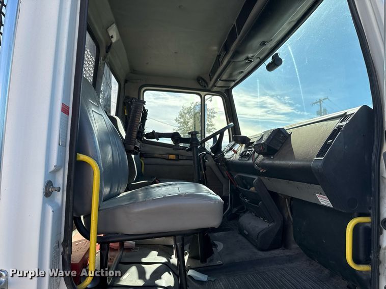 image for item DO7616 2001 Freightliner FL70 utility / service truck