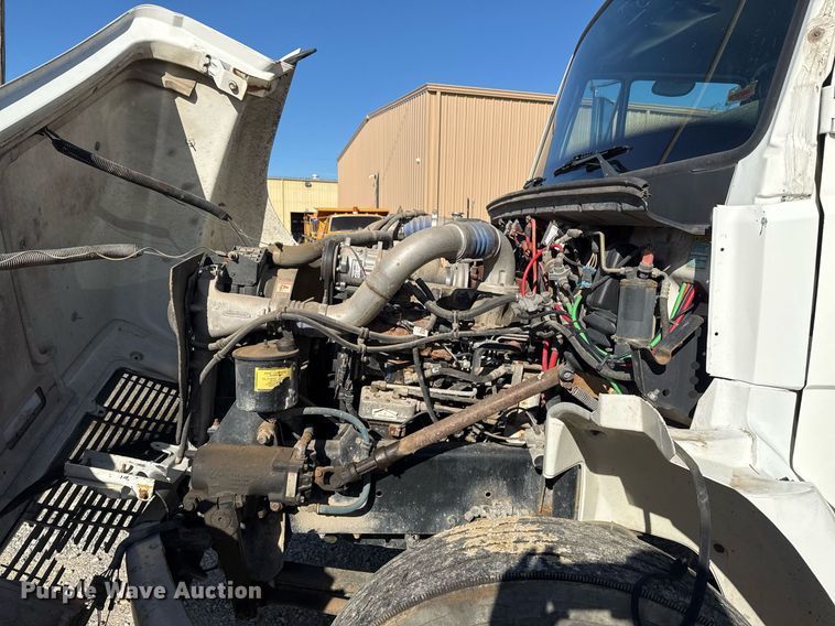 image for item DO7616 2001 Freightliner FL70 utility / service truck