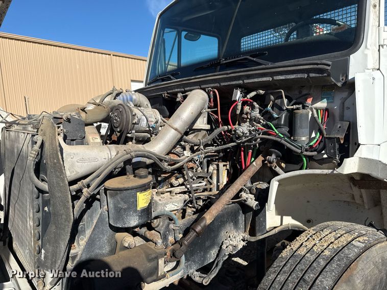 image for item DO7616 2001 Freightliner FL70 utility / service truck