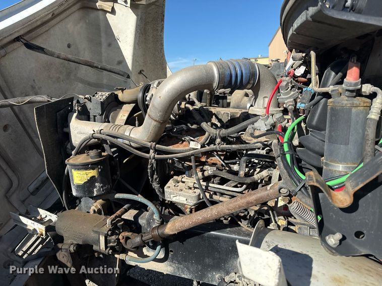 image for item DO7616 2001 Freightliner FL70 utility / service truck