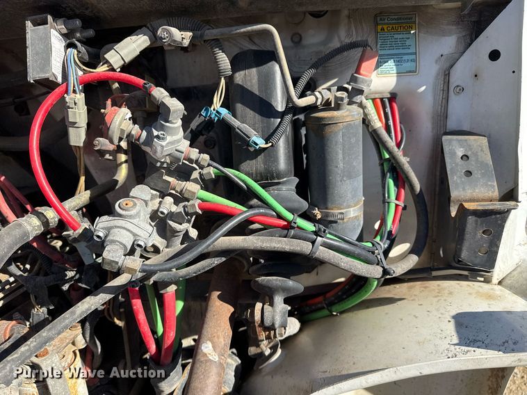 image for item DO7616 2001 Freightliner FL70 utility / service truck