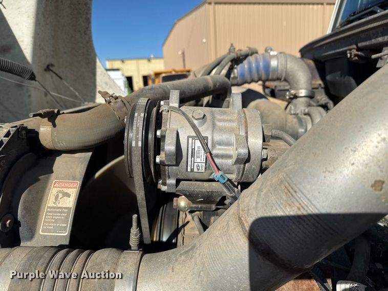 image for item DO7616 2001 Freightliner FL70 utility / service truck