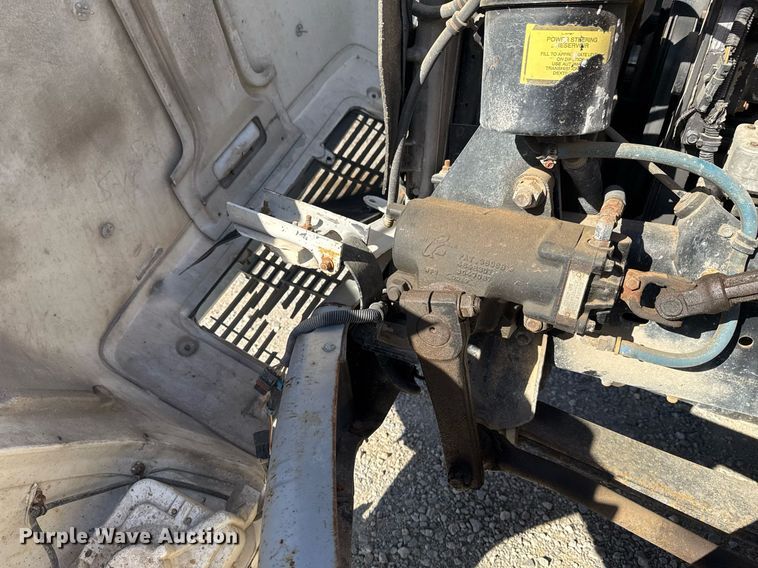 image for item DO7616 2001 Freightliner FL70 utility / service truck