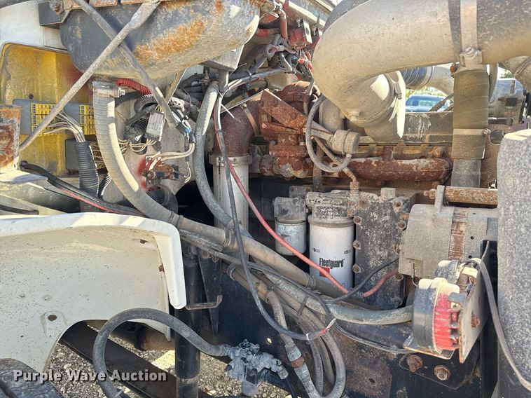 image for item DO7616 2001 Freightliner FL70 utility / service truck