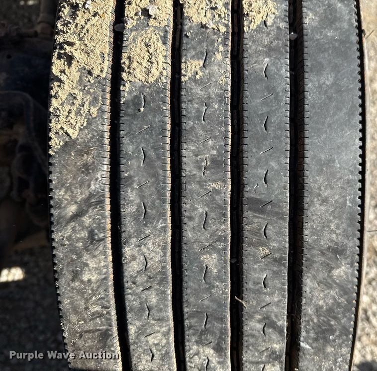 image for item DO7616 2001 Freightliner FL70 utility / service truck