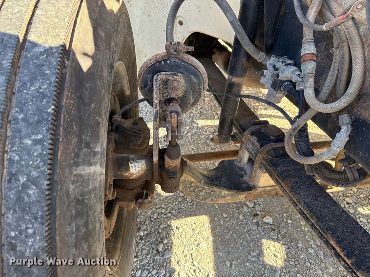 image for item DO7616 2001 Freightliner FL70 utility / service truck