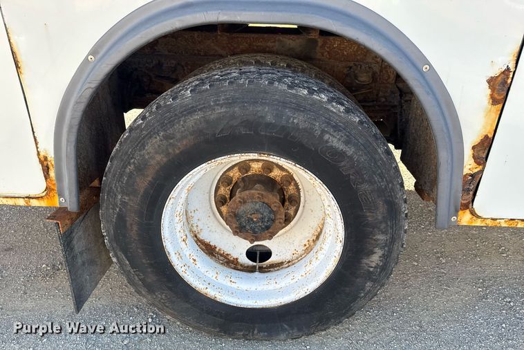 image for item DO7616 2001 Freightliner FL70 utility / service truck