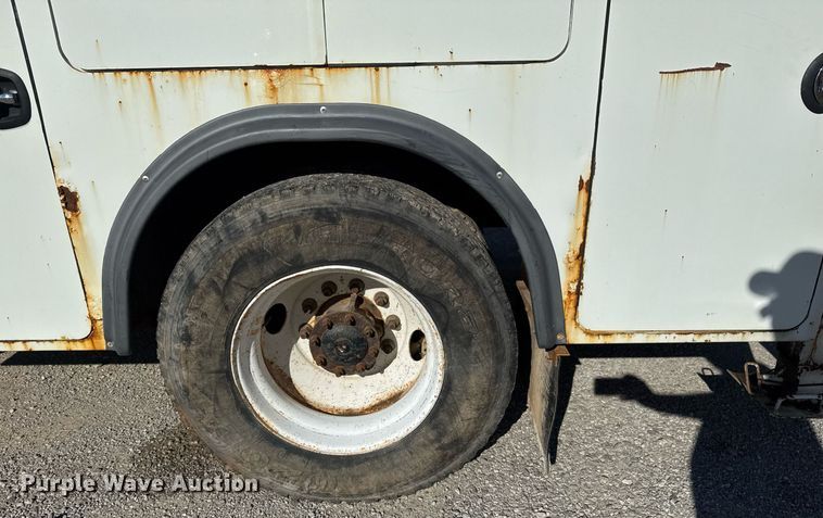 image for item DO7616 2001 Freightliner FL70 utility / service truck