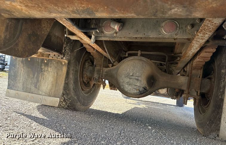 image for item DO7616 2001 Freightliner FL70 utility / service truck