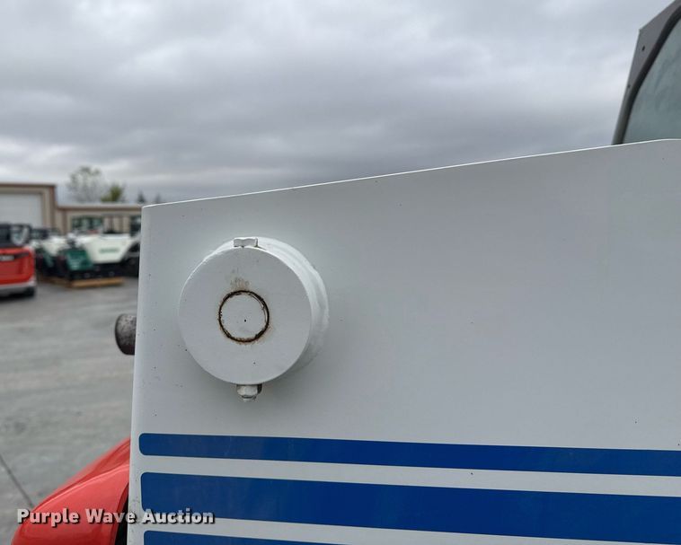 image for item DO7624 1998 Bobcat 763 skid steer loader