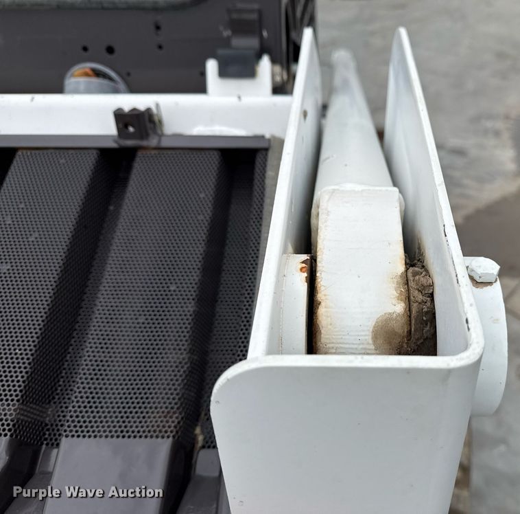 image for item DO7624 1998 Bobcat 763 skid steer loader