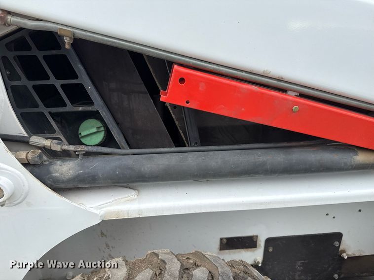 image for item DO7624 1998 Bobcat 763 skid steer loader