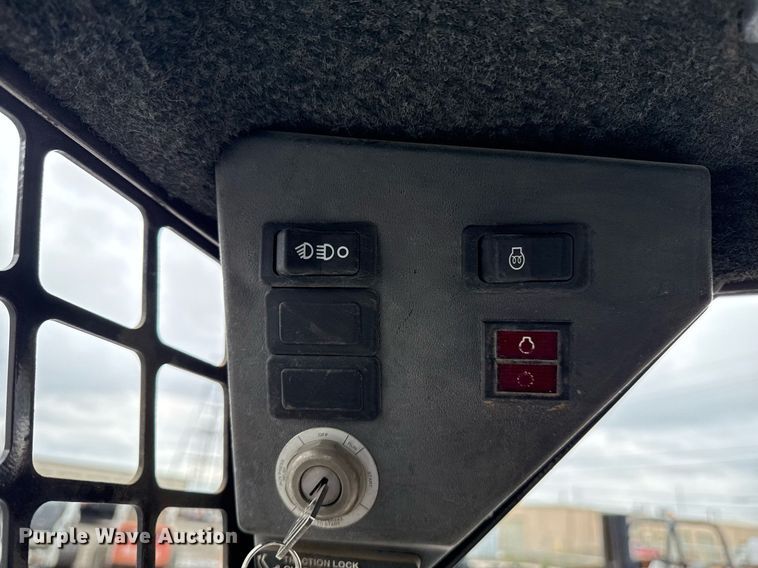 image for item DO7624 1998 Bobcat 763 skid steer loader