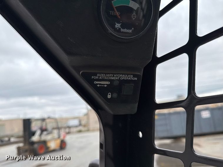 image for item DO7624 1998 Bobcat 763 skid steer loader