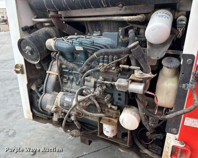 image for item DO7624 1998 Bobcat 763 skid steer loader