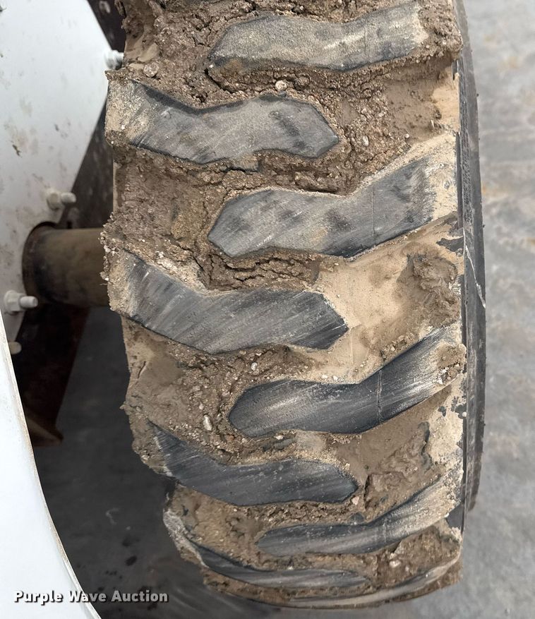 image for item DO7624 1998 Bobcat 763 skid steer loader