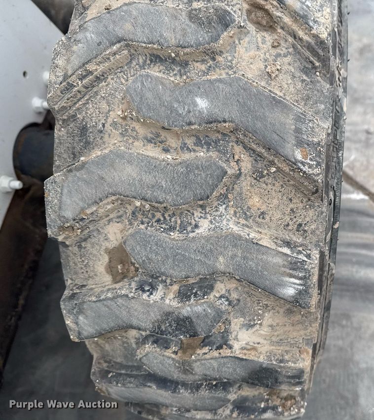 image for item DO7624 1998 Bobcat 763 skid steer loader