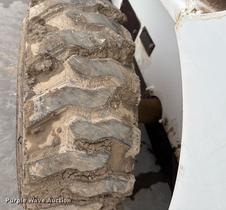 image for item DO7624 1998 Bobcat 763 skid steer loader