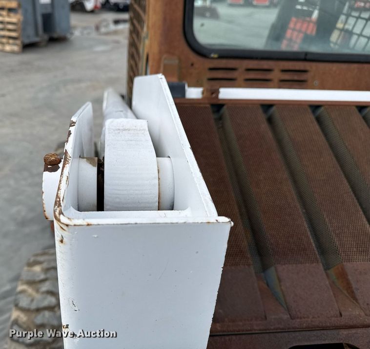 image for item DO7625 2001 Bobcat 863 skid steer loader
