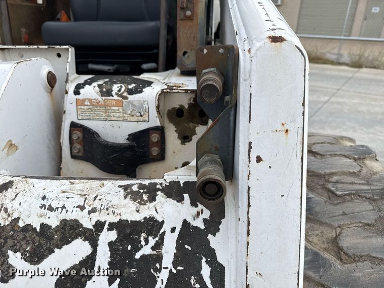 image for item DO7625 2001 Bobcat 863 skid steer loader