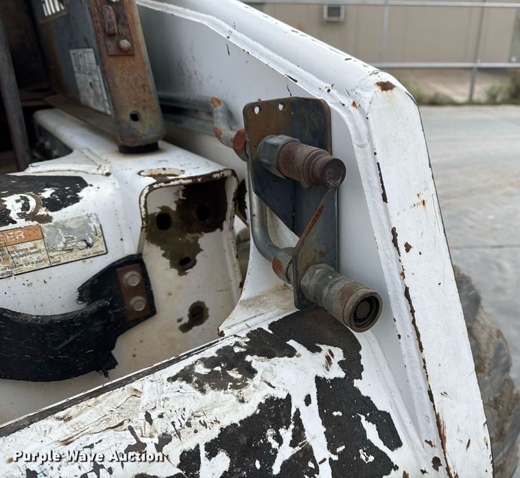 image for item DO7625 2001 Bobcat 863 skid steer loader