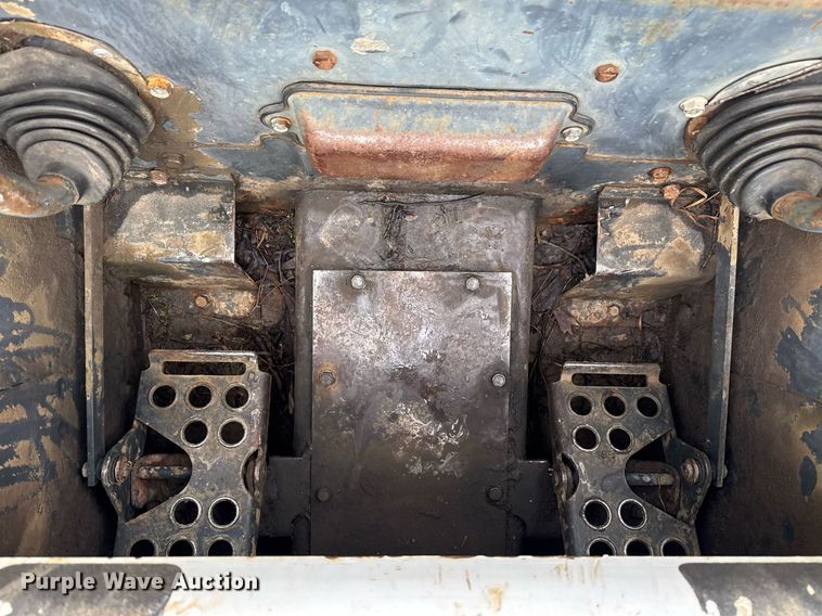 image for item DO7625 2001 Bobcat 863 skid steer loader
