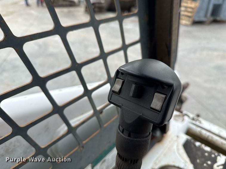 image for item DO7625 2001 Bobcat 863 skid steer loader