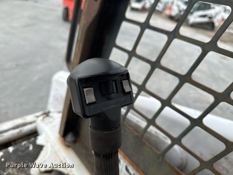 image for item DO7625 2001 Bobcat 863 skid steer loader